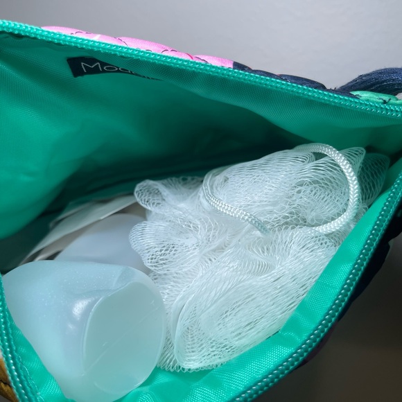 NEW Modella Floral Quilted Women's Travel Bag - Picture 10 of 12